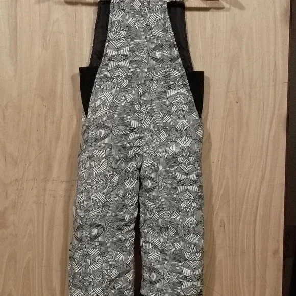Arctix snow Arctix Kids Insulated Snow Bib Overalls, Black and Grey.